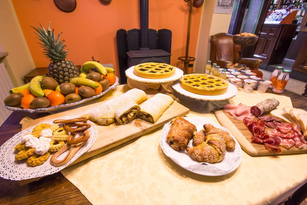Ristorante Buasca Hotel Cuorgnè Екстериор снимка