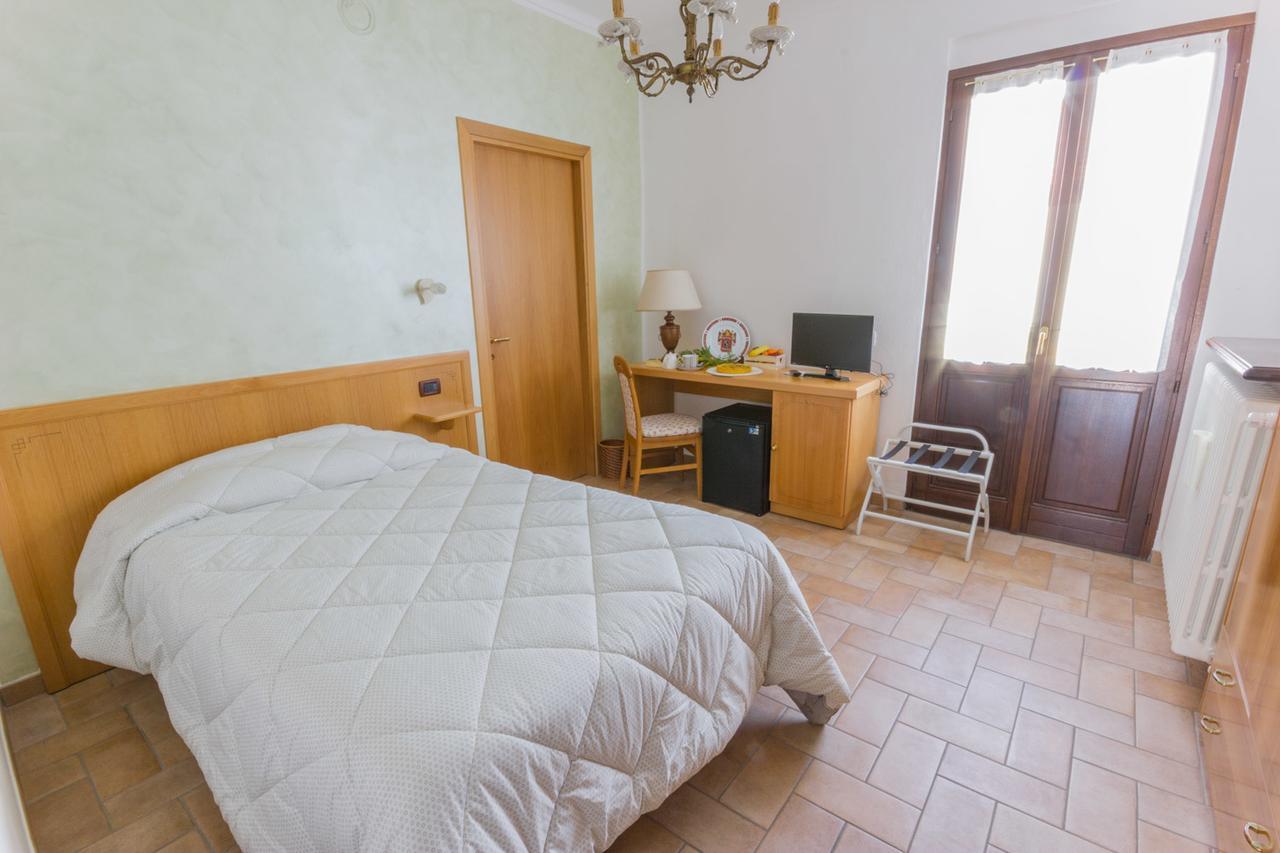 Ristorante Buasca Hotel Cuorgnè Екстериор снимка