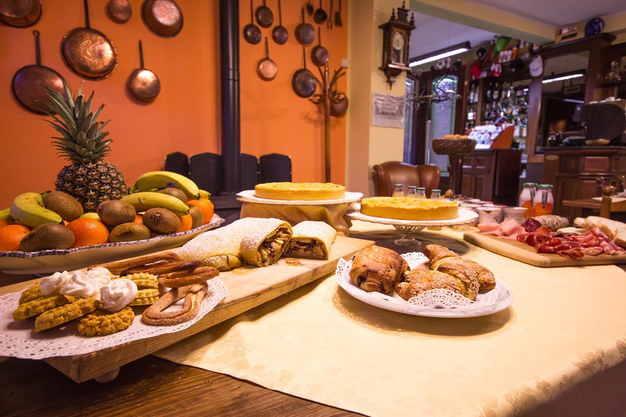Ristorante Buasca Hotel Cuorgnè Екстериор снимка
